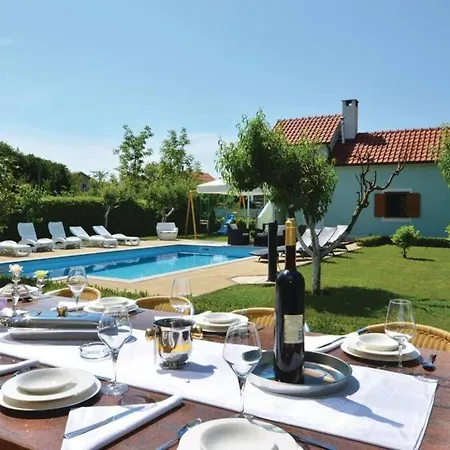 Nice With Pool And Jacuzzi Near Split