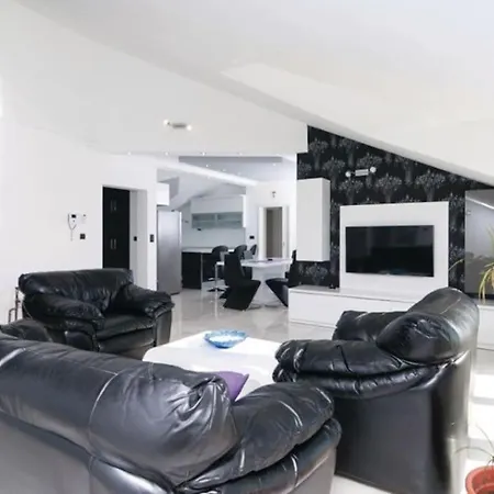 Nice With Pool And Jacuzzi Near Split Villa
