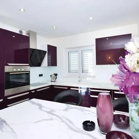 Nice With Pool And Jacuzzi Near Split Villa Dicmo