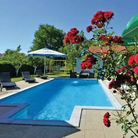 Nice With Pool And Jacuzzi Near Split *