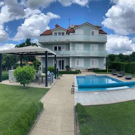 Nice With Pool And Jacuzzi Near Split Villa *