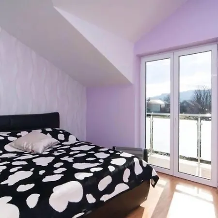 Nice With Pool And Jacuzzi Near Split