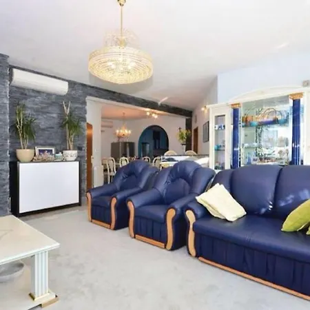 Nice With Pool And Jacuzzi Near Split Villa *